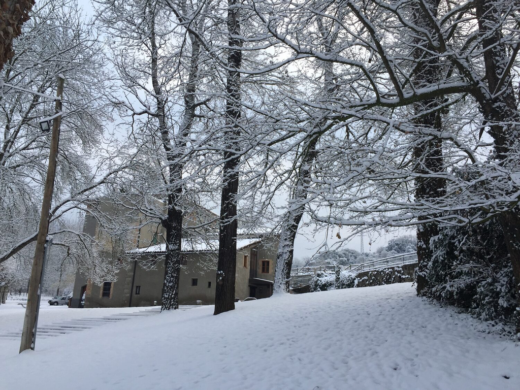 Moli-de-la-Riera-exterior-hivern-nevat-facana-sudoest-1-rotated.webp